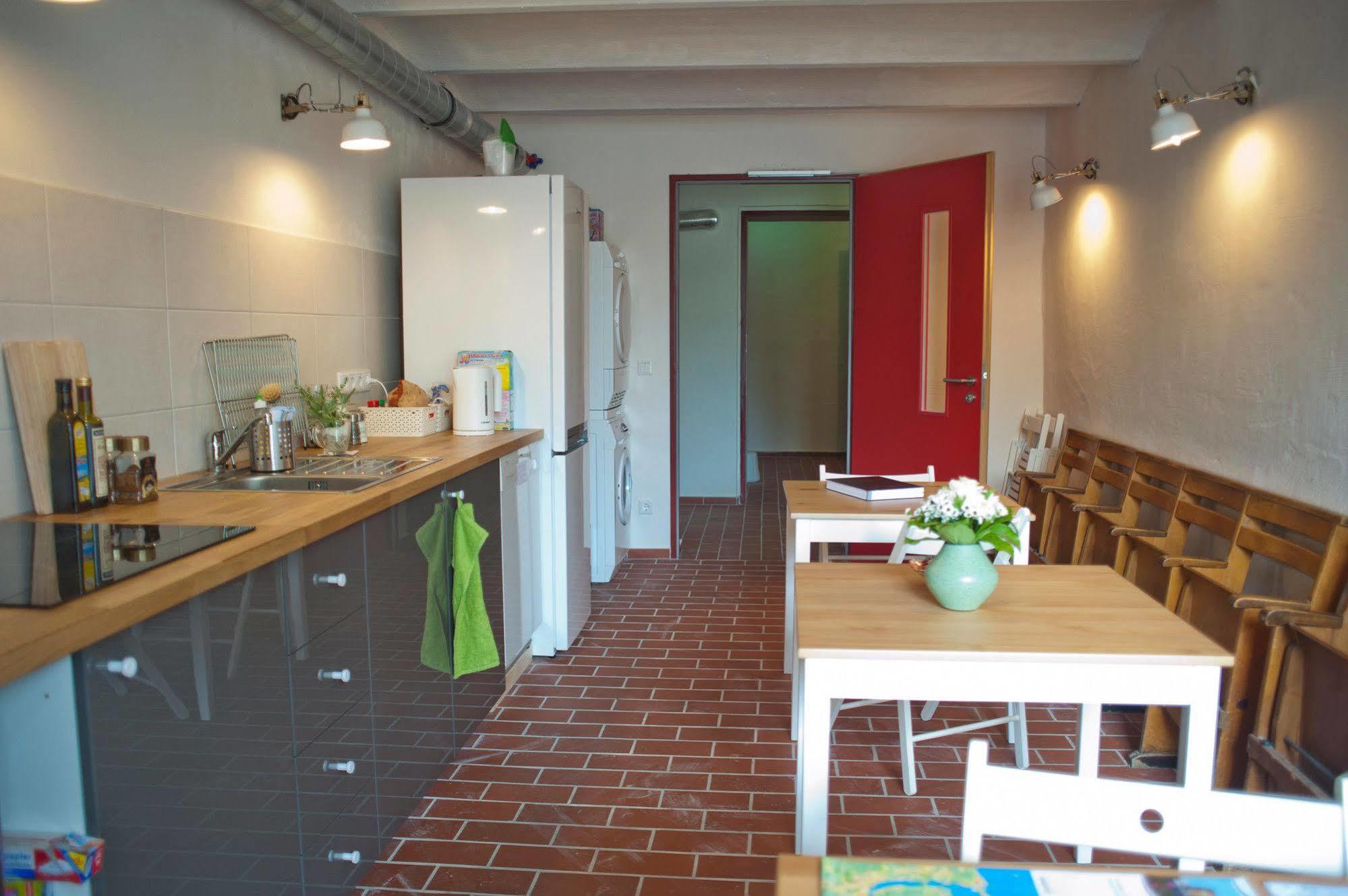 Subraum Hostel Росток Экстерьер фото