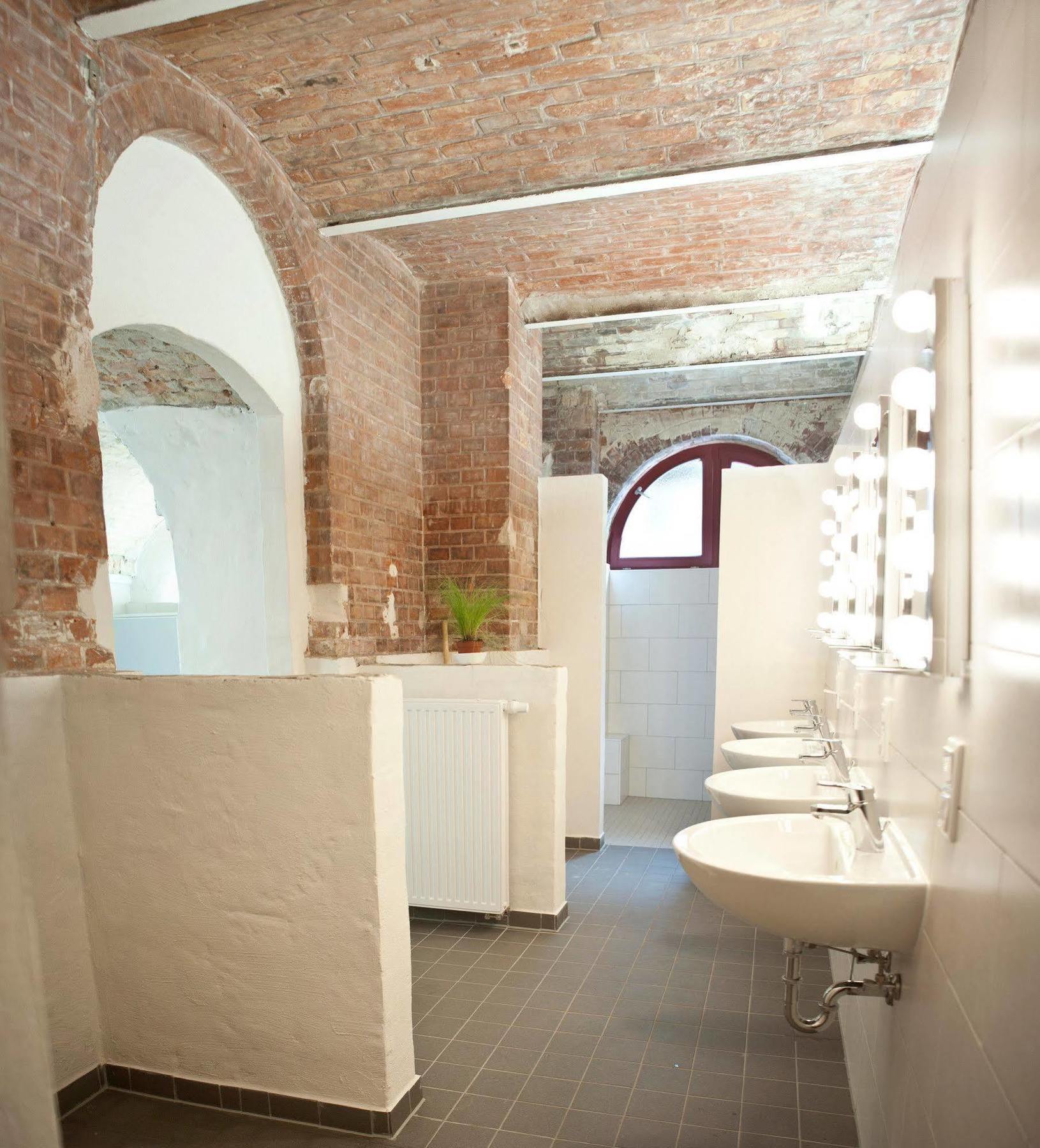 Subraum Hostel Росток Экстерьер фото