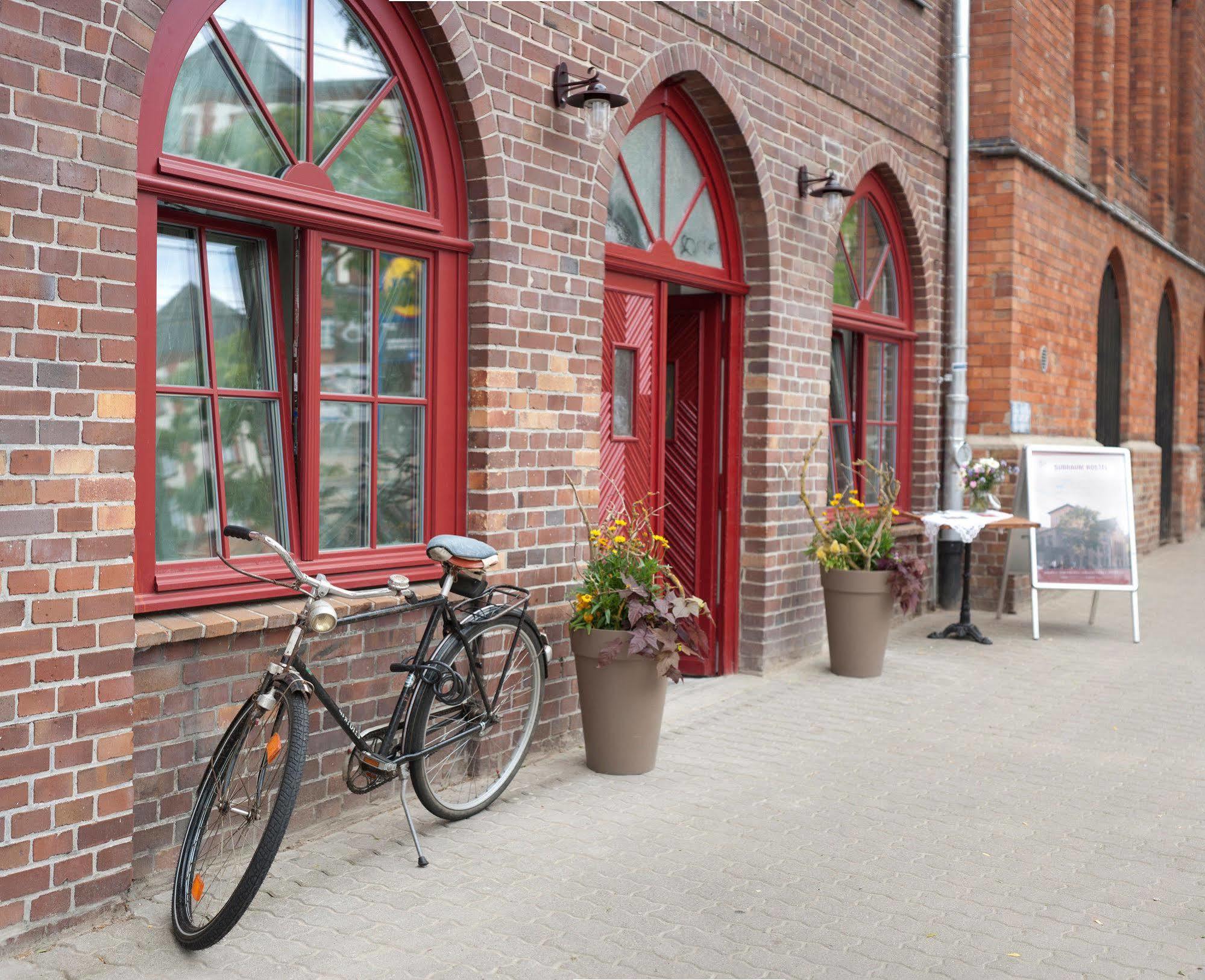 Subraum Hostel Росток Экстерьер фото